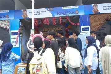 Artholic Studio UNM Pamerkan Hiasan Dinding Kreatif